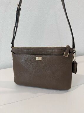 Coach Pebbled Leather Crossbody Taupe Brown, Navy Int, Gold Hardware - Excellent